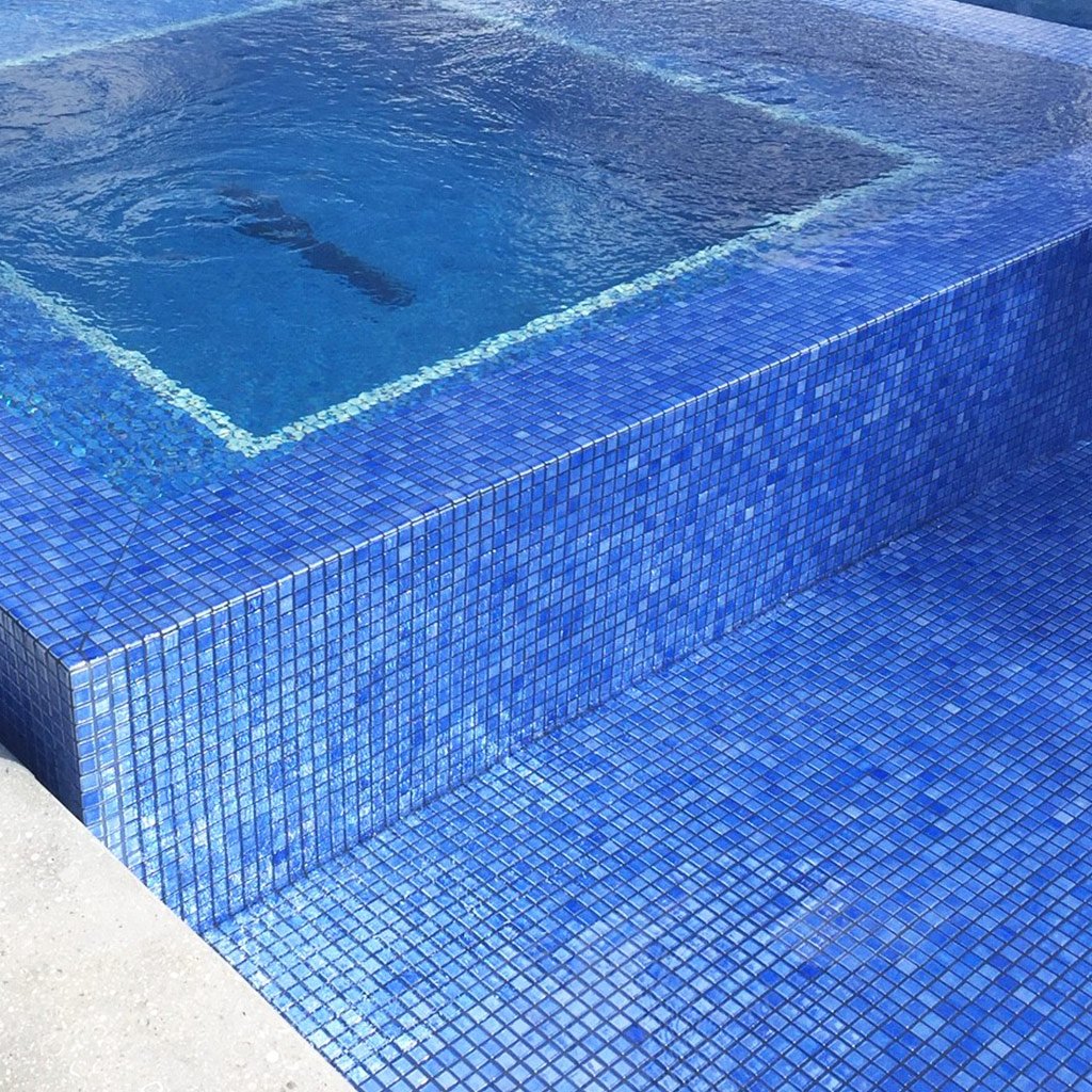 MODERN 1X1 093561M SHELL DEEP OCEAN BLUE - 561 GLASS MOSAIC TILE